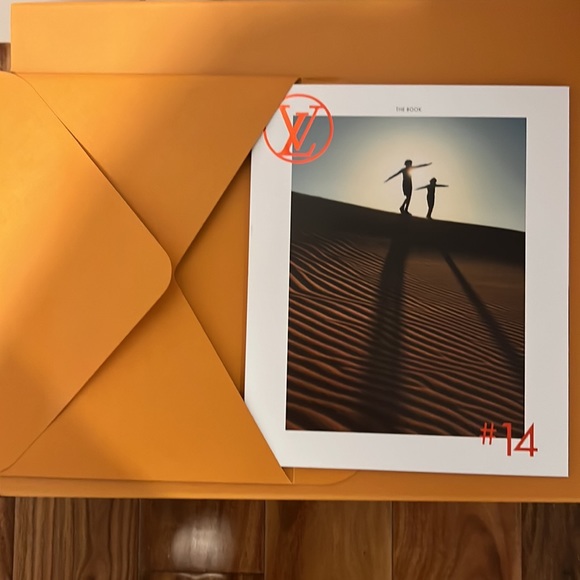Louis Vuitton book with envelope - Picture 4 of 4